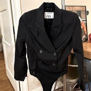 Never worn Zara tuxedo bodysuit - size S